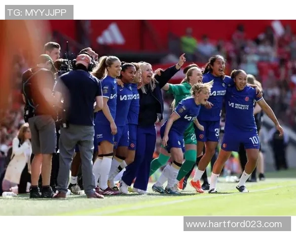 小白的足球传奇之路八号球衣背后的奋斗与荣耀