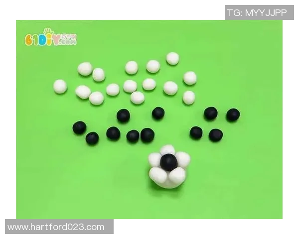 用胶泥雕刻足球明星形象展现运动魅力与艺术创意的完美结合