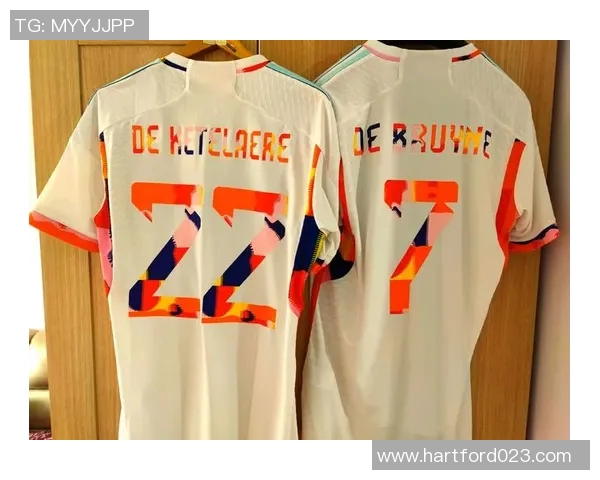 历届足球明星队队服的演变与设计风格探讨 历届足球明星队队服的演变与设计风格探讨