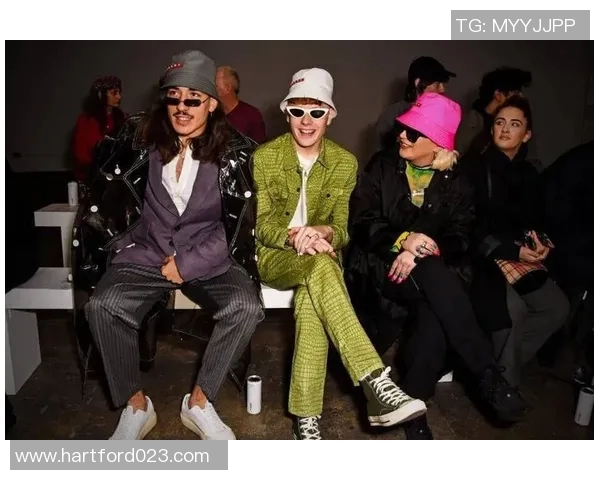 时尚与运动的完美结合足球明星如何演绎牛仔裤潮流风尚 时尚与运动的完美结合足球明星如何演绎牛仔裤潮流风尚